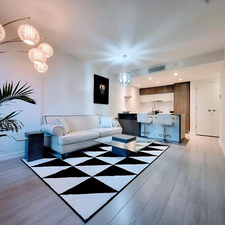 Your Perfect Escape - Modern Landmark Condo In Downtown Calgary - Free Parking- Premium Location Esterno foto