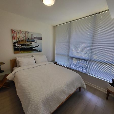 Your Perfect Escape - Modern Landmark Condo In Downtown Calgary - Free Parking- Premium Location Esterno foto