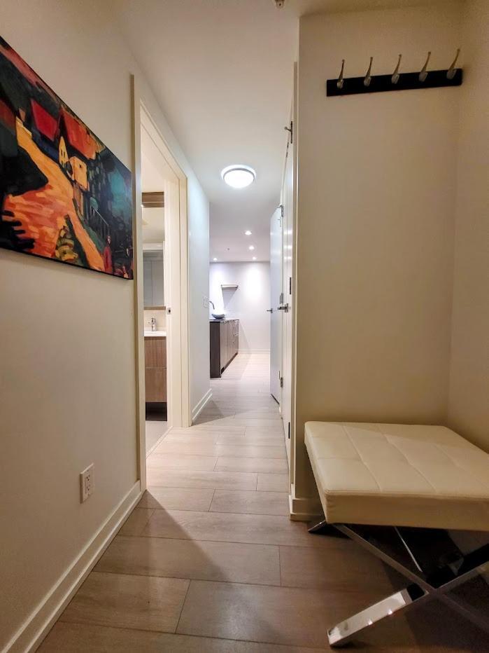 Your Perfect Escape - Modern Landmark Condo In Downtown Calgary - Free Parking- Premium Location Esterno foto