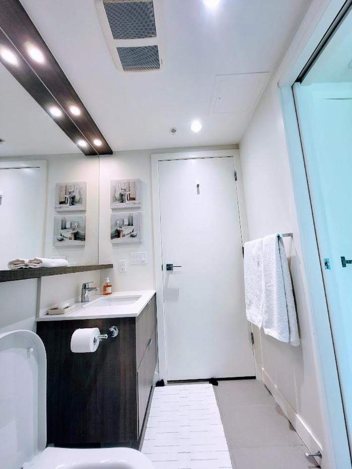 Your Perfect Escape - Modern Landmark Condo In Downtown Calgary - Free Parking- Premium Location Esterno foto