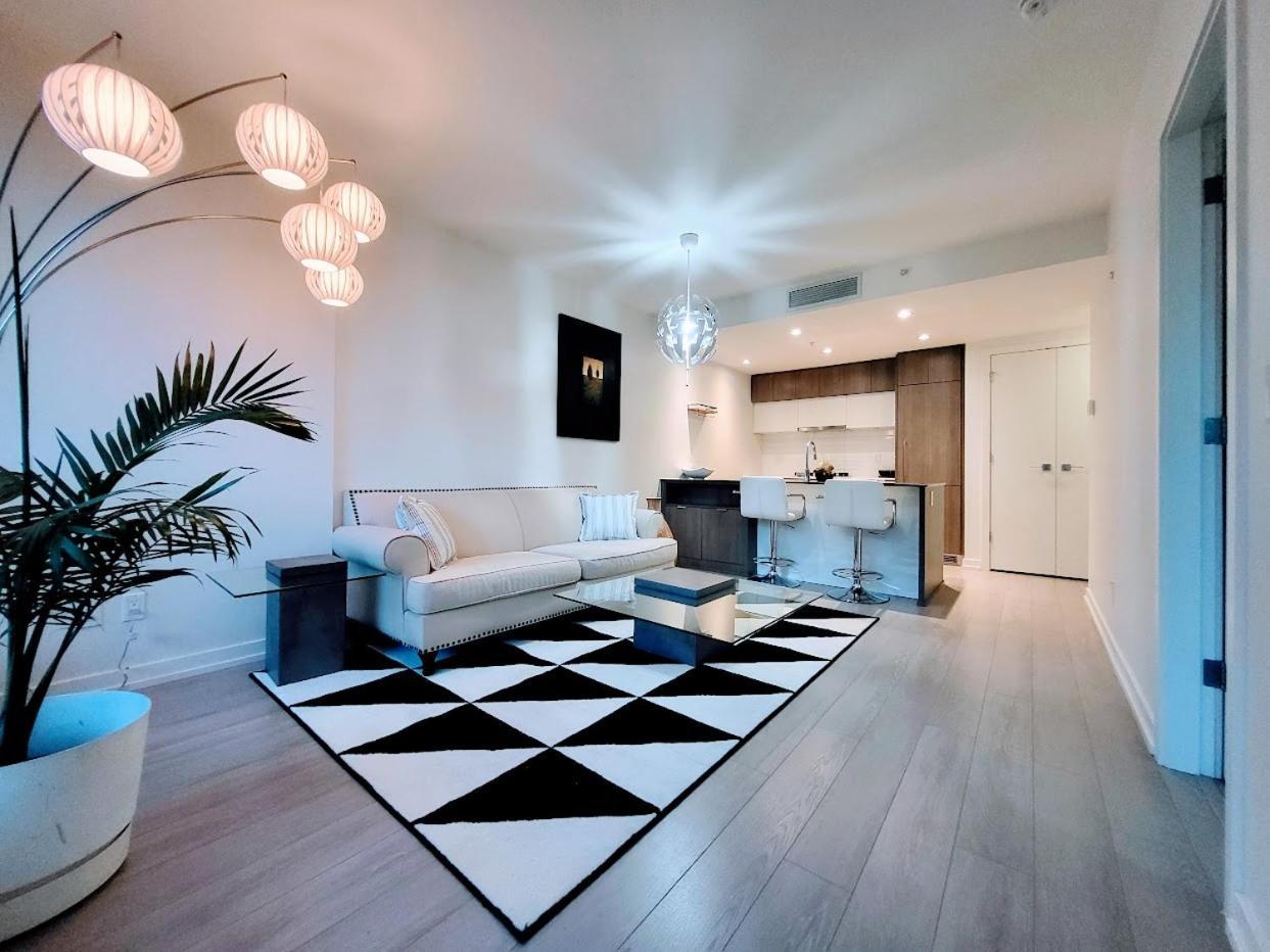 Your Perfect Escape - Modern Landmark Condo In Downtown Calgary - Free Parking- Premium Location Esterno foto