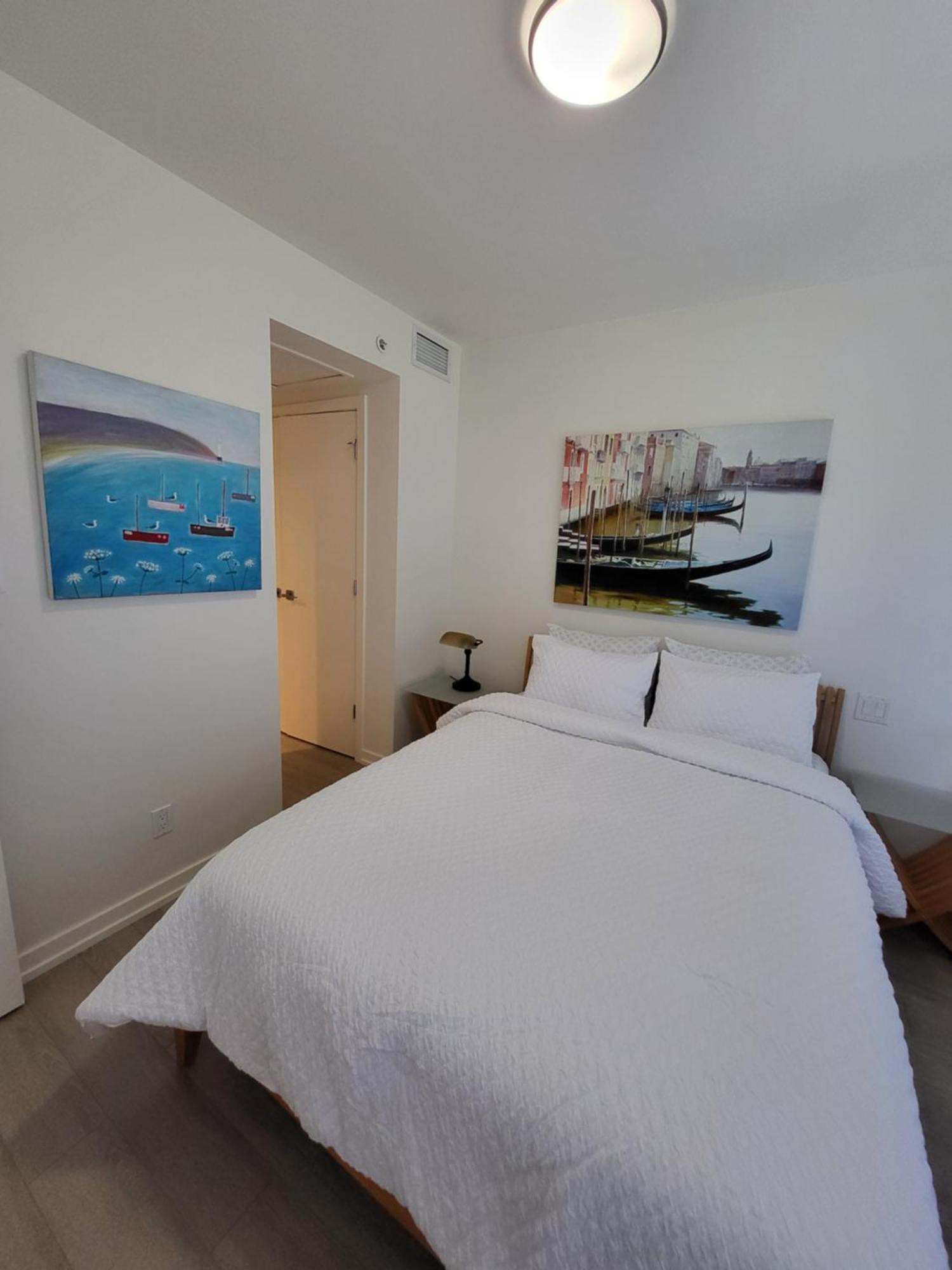 Your Perfect Escape - Modern Landmark Condo In Downtown Calgary - Free Parking- Premium Location Esterno foto